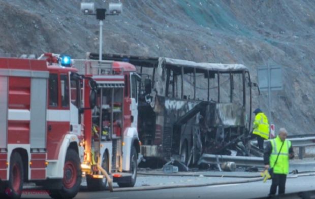 Imagini de la locul tragediei din Bulgaria. 46 de oameni, inclusiv copii, au murit într-un autocar care a luat foc. Ministru: Au fost arși complet