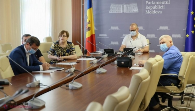 AUDIERI // Mai mult de jumătate dintre școli intenționează să cheme toți elevii la școală, de la 1 septembrie: Profesorii, obligatoriu cu mască, elevii - de la caz la caz