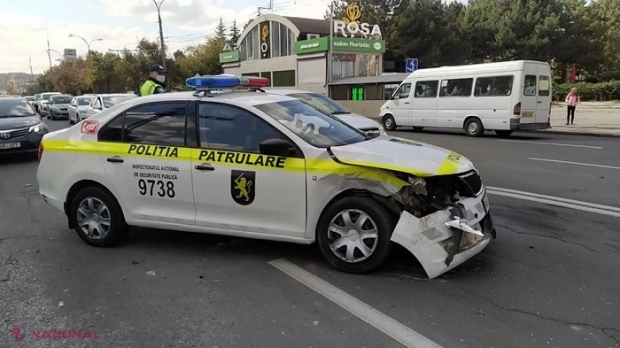 FOTO // Accident: Mașină a Poliției, avariată lângă Circ, într-o coliziune cu un taxi