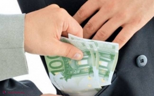 Un angajat al Serviciului de patrulare în UTA Găgăuzia își suplimenta VENITURILE prin aranjarea EXAMENELOR pentru cei care doreau permise de conducere
