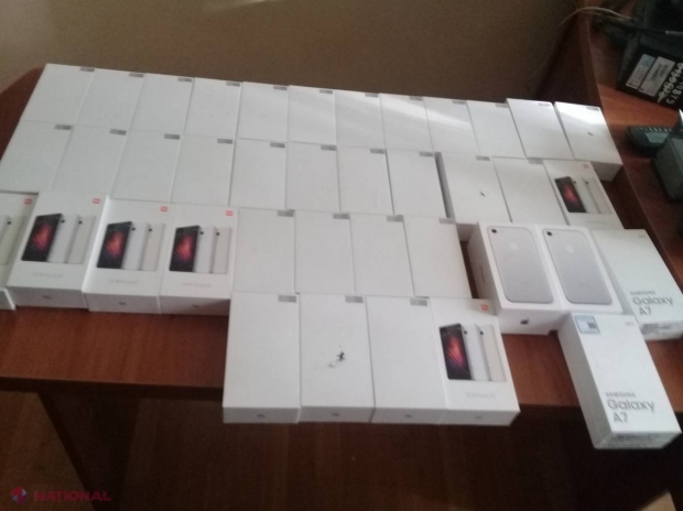 Zeci de smartphone-uri aduse ILEGAL de la Odesa în R. Moldova. Unde le-a ascuns șoferul