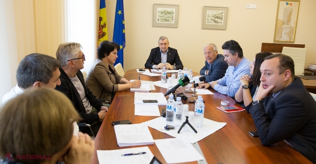 PROIECTE // Funcționarii din R. Moldova NU vor putea fi membri de partid, iar imaginile cu copii folosite pentru promovare politică ar putea fi INTERZISE