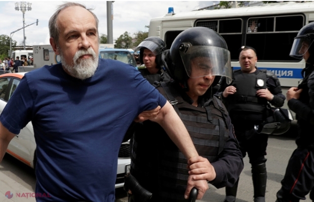 Condamnări pe bandă rulantă pentru protestatarii din Moscova