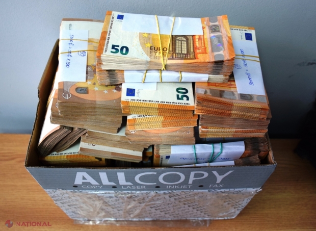 VIDEO // Doi ucraineni vor ajunge pe banca acuzaților, după ce a încercat să introducă ilegal în R. Moldova o sumă impresionantă cu BANI. Cei 440 000 de euro au fost ticsiți într-o BOXĂ audio