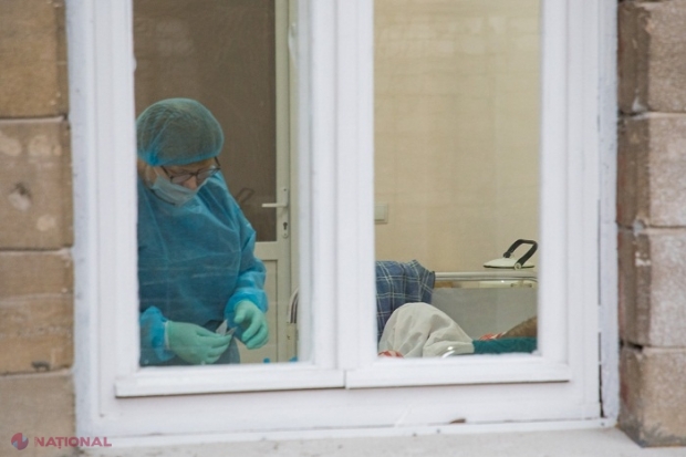 CORONAVIRUS // Tot mai mulți pacienți infectați cu COVID-19, în stare GRAVĂ la spital: În Chișinău au mai rămas doar câteva paturi libere
