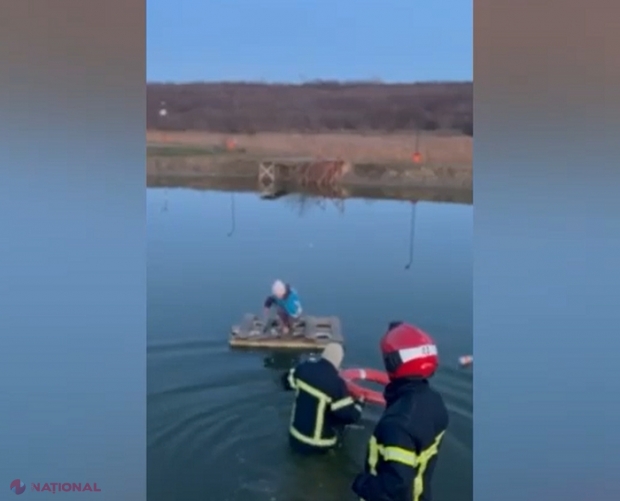 VIDEO // Un copil de 7 ani, cu pluta la mijlocul unui iaz de la Ungheni, în pericol de înec: Operațiunea de salvare a fost filmată