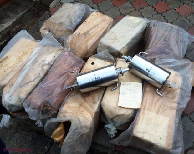 Captură RECORD: 60 kg de mercur adus din Donețk, găsit într-o gospodărie din Chișinău