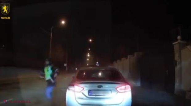 VIDEO // Un polițist, la un pas de MOARTE, după ce un șofer vitezoman ar fi încercat să-l tamponeze. Bărbatul avea permisul suspendat, după ce în 2022 a fost prins BEAT la volan