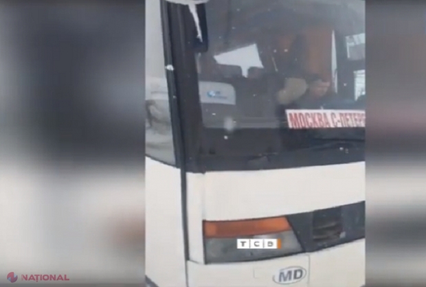 Două autocare pline cu moldoveni, BLOCATE pe drum, în regiunea Odesa din Ucraina: Reacția MAEIE