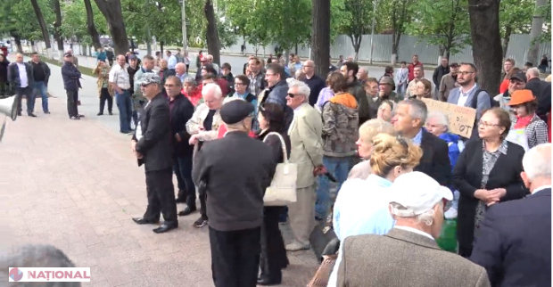 VIDEO // A patra zi de PROTESTE în fața Parlamentului împotriva schimbării sistemului electoral