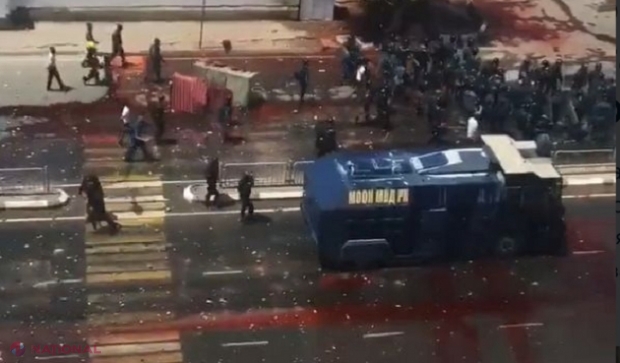 VIDEO // Scene sinistre filmate pe ascuns. Străzi înroșite după un protest reprimat într-o republică ex-sovietică