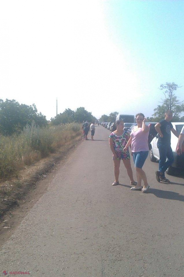 Cetățenii R. Moldova dau BUZNA în Ucraina. Cozi KILOMETRICE la vamă