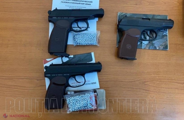 FOTO // Cu ARME în bagaje, la Aeroportul Internațional Chișinău: Ce le-a explicat polițiștilor de frontieră cetățeanul care intenționa să plece la Tel Aviv cu pistoale cumpărate din Transnistria