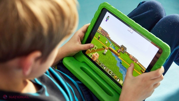 De ce Minecraft fascinează copiii: un refugiu creativ și educativ în lumea digitală