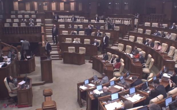Deputații comuniști și socialiști părăsesc ședința Parlamentului în semn de protest față de refuzul examinării inițiativelor lor legislative