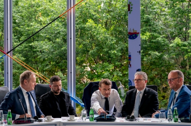 Macron critică refuzul Rusiei de a răspunde apelului la armistițiu în Ucraina, după discuții cu liderii mondiali la summitul CPE de la Tirana