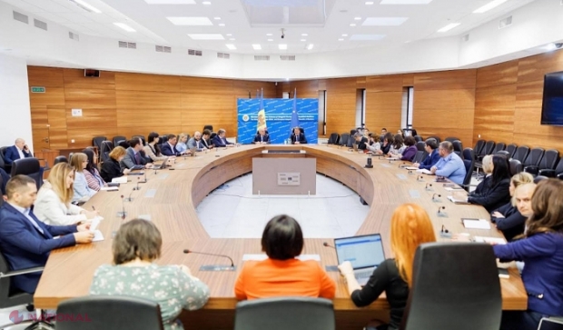 Experiența României de aderare la UE, prezentată la Chișinău de către negociatorul-șef român, Vasile Pușcaș