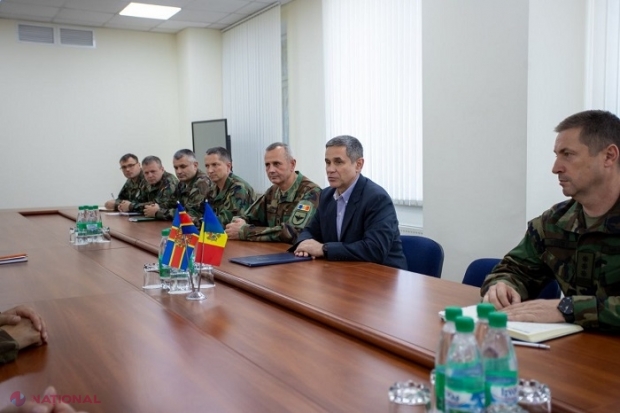 Doi ofițeri ai Armatei Naționale, detașați în Somalia. Aceștia vor fi responsabili de instruirea reprezentanților structurilor de apărare și securitate