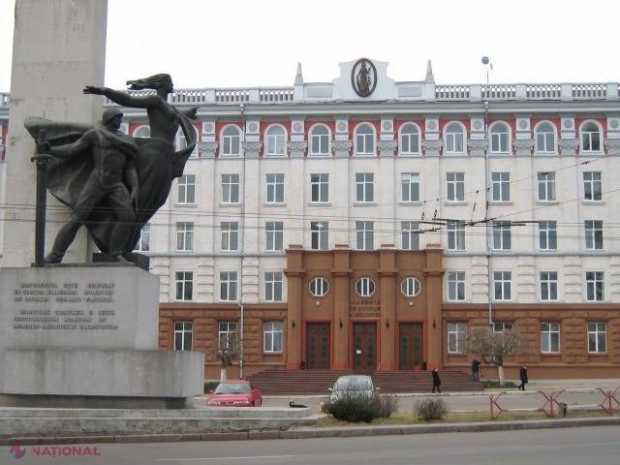 Încă un monument în scuarul Academiei de Științe a Moldovei