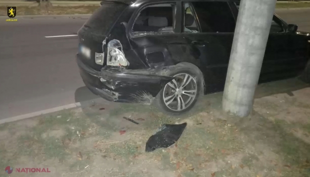 VIDEO // A furat o mașină din sectorul Botanica, după care a izbit-o de un stâlp de pe marginea drumului