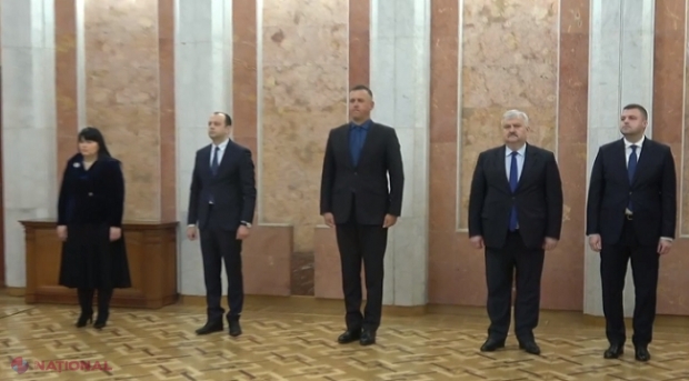VIDEO // ÎNVESTIRE-FULGER: Noii miniștri din Guvernul Chicu, reprezentanți ai PD, au depus JURĂMÂNTUL. Cum se numește, OFICIAL, alianța PD - PSRM