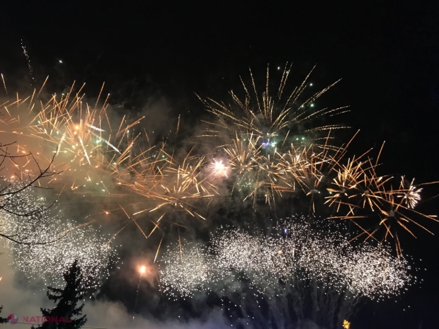 VIDEO, FOTO // REVELION cu focuri de ARTIFICII spectaculoase la Târgul de Crăciun. Cei prezenți au asistat la un concert susținut de „Gândul Mâței”, „Brio Sonores”, „Noroc” și Vali Boghean Band