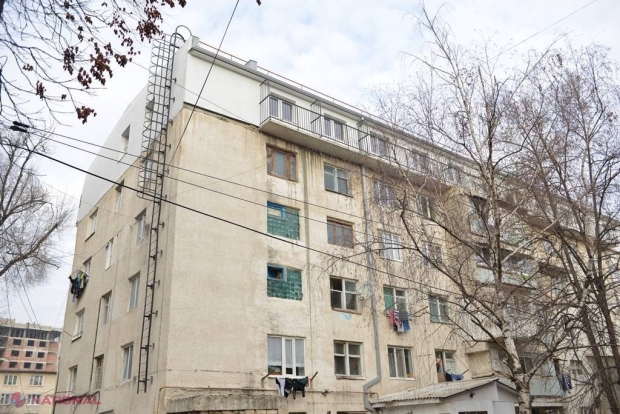 FOTO // Cum ARATĂ mansarda din sectorul Botanica, care a ARS în întregime anul trecut