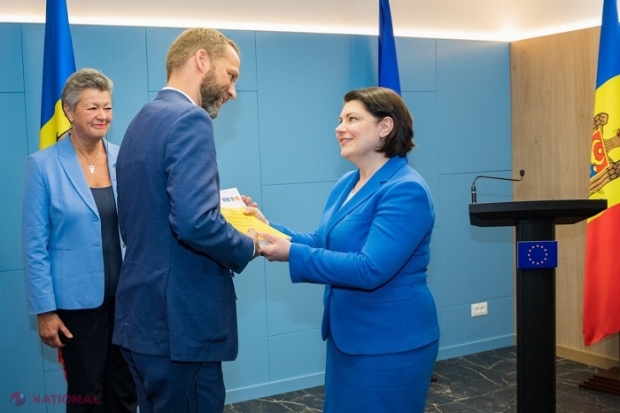 VIDEO // R. Moldova a transmis răspunsurile la întrebările din cea de-a doua parte a chestionarului pentru obținerea statutului de candidat pentru aderarea la UE: „Moldovenii privesc cu multă speranță și încredere într-un viitor european”