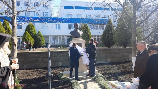 Loc de cinste: Monumentul lui Vasile Stroescu, om politic basarabean şi primul preşedinte al Parlamentului României reîntregite, inaugurat la Edineț