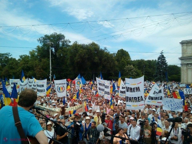 REPORTAJ FOTO // Marea Adunare Națională: „Frați români, fie-vă milă de noi. Șansa a venit”
