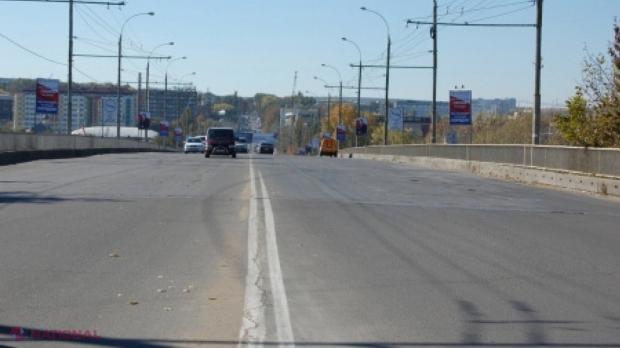 ATENȚIE, ȘOFERI! Podul de pe strada Mihai Viteazul din Chișinău riscă să se PRĂBUȘEASCĂ: „Concluziile au fost făcute în urma unei expertize”