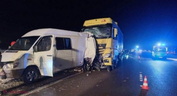 FOTO, UPDATE // Doi cetățeni ai R. Moldova au DECEDAT, iar patru au fost răniți, într-un accident produs în Polonia: Microbuzul plin cu moldoveni a fost lovit de un TIR