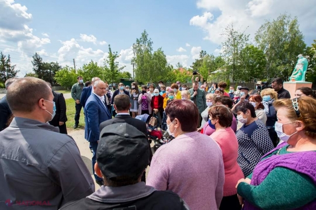 Igor Dodon, îndemn pentru cei care vor merge azi şi mâine la cimitir: „Să mențină distanțarea socială, să poarte mănuși și măști, să evite aglomerarea și, mai ales, să nu supună riscurilor inutile copiii și bătrânii