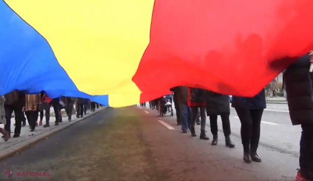 LIVE VIDEO // Marș al UNIRII cu un tricolor de 102 METRI în centrul Chișinăului