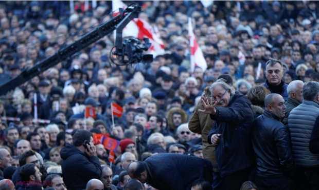 Protestatarii din Georgia, dispersați cu TUNURI de apă: În stradă de două săptămâni pentru a cere alegeri în baza unui sistem proporțional 