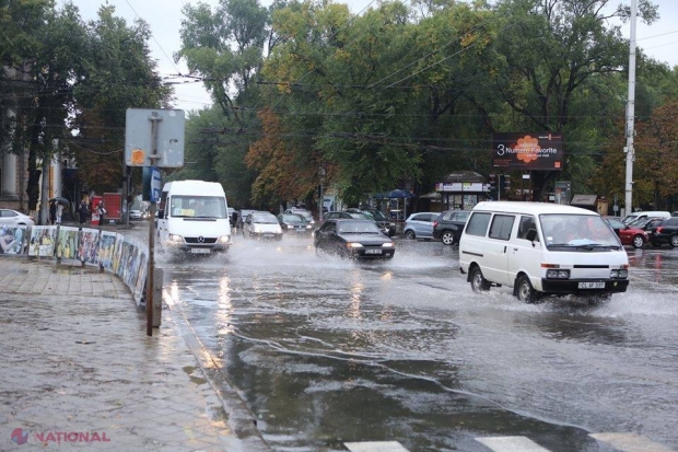 FOTO Bilanțul ploii de azi: Străzi, apartamente inundate în capitală și zeci de gospodării fără lumină în trei raioane