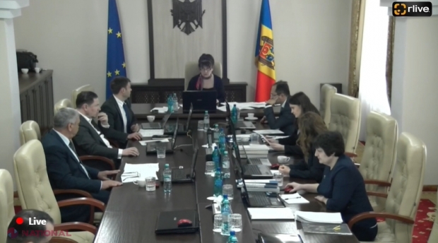 Noul CSM s-a opus ca un judecător să fie cercetat penal, după ce anul trecut ar fi dispus eliberarea unui controversat om de afaceri. Sesizarea procurorului general a fost respinsă după mai bine de o oră de discuții cu ușile închise