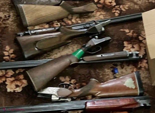 FOTO // Un bărbat din Nisporeni păstra acasă un întreg arsenal de ARME și muniții