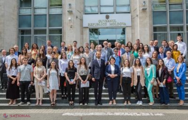 Zeci de STUDENŢI din R. Moldova, STAGII în instituţii de stat, cu burse plătite de Uniunea Europeană 