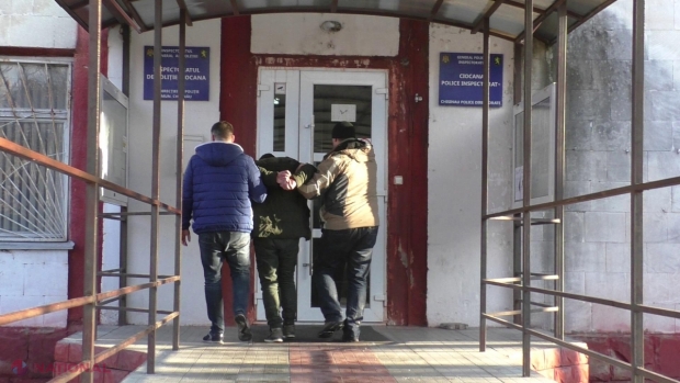 VIDEO // Un tânăr din Ungheni ar fi PRĂDAT cel puțin opt case din Chișinău: Fura numai ziua 