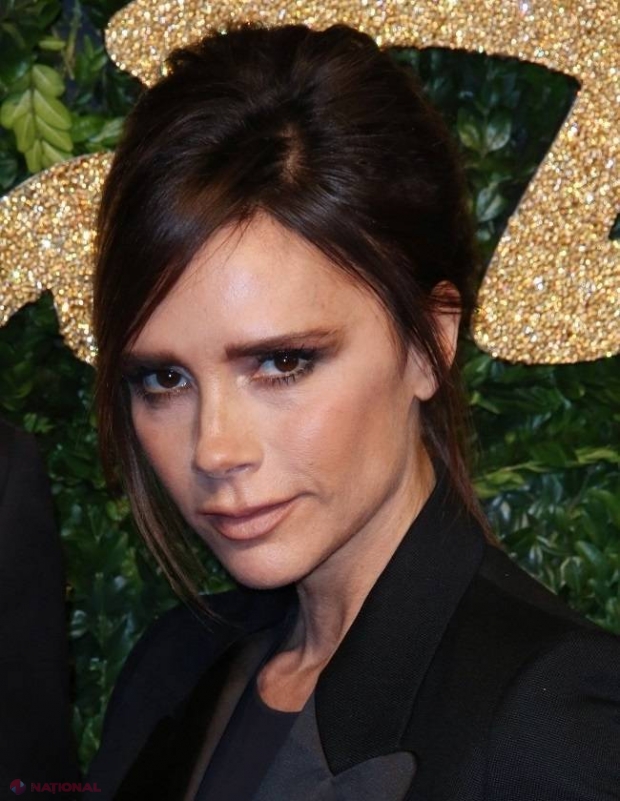 GALERIE FOTO // Victoria Beckham, aşa cum n-ai mai văzut-o: Vedeta râde cu gura până la urechi!