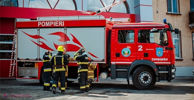 INCENDIU într-un bloc de locuit din Chișinău: 21 de persoane au fost evacuate, iar proprietara apartamentului în care au izbucnit flăcările a ajuns la spital
