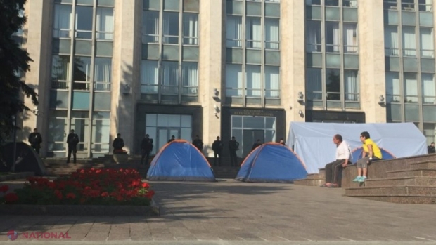 Ce spune Candu despre FORTIFICAREA pazei unor instituții de stat: „Nu vrem să apară pe străzi „OMULEȚII VERZI”. Nu ați văzut experiența Ucrainei?”