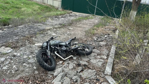 Un tânăr de la Ialoveni și-a pierdut viața după ce s-a ciocnit cu motocicleta într-un copac
