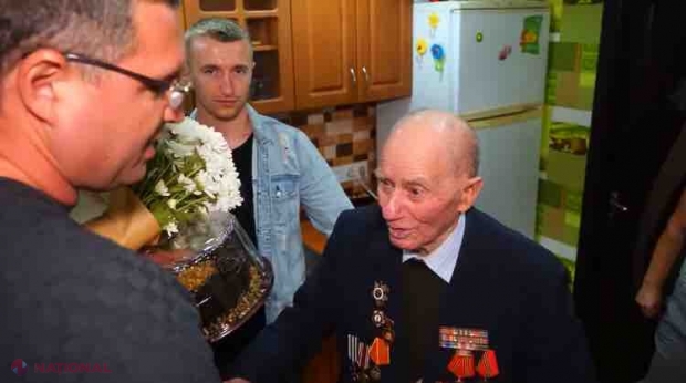 VIDEO // Renato Usatîi, invitat - SURPRIZĂ la cea de-a 94-a aniversare a unui VETERAN din Obreja Veche. Cum a reacționat pensionarul 