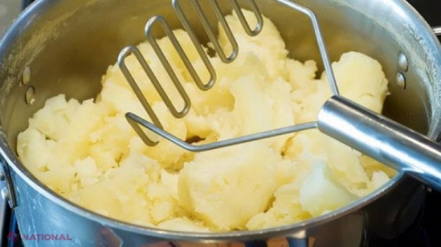 Cum faci cel mai bun PIURE de cartofi. Un ingredient pe care şi tu îl ai în casă face diferenţa!  