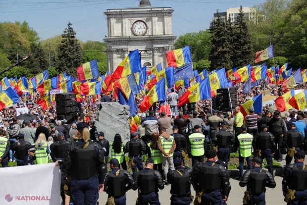 VIDEO, FOTO // Poliția a folosit GAZE LACRIMOGENE împotriva protestatarilor
