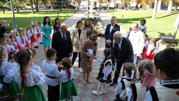 GALERIE FOTO // Alteța Sa Regală Principesa Sofia, vizită în R. Moldova: A discutat cu oficiali, a vizitat instituții emblemetice din perioada interbelică, a copt pâine și a aprins trei lumânări - câte una pentru Ucraina, R. Moldova și România 