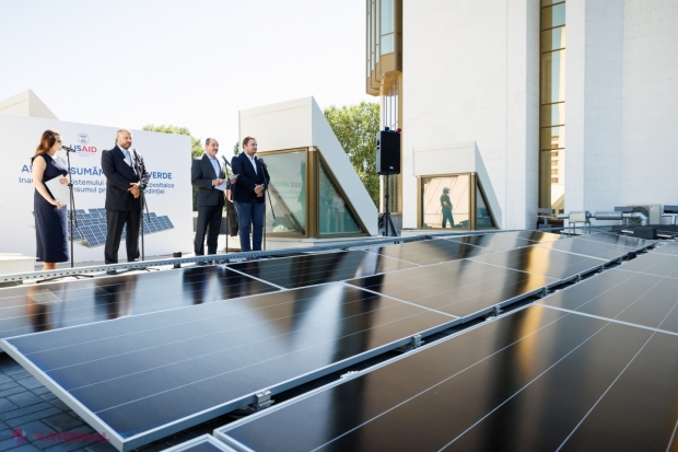 FOTO // Panouri FOTOVOLTAICE pe acoperișul Președinției R. Moldova: „Cele 114 panouri solare vor produce anual 70 000 de kWh de energie electrică verde”