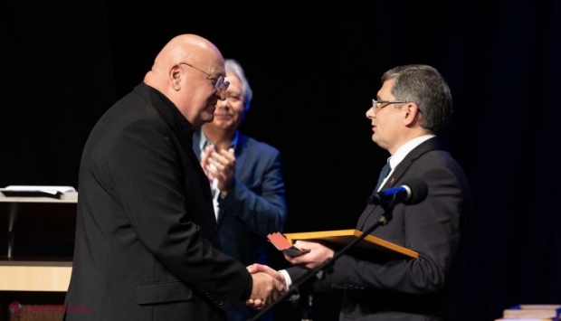 Actor celebru din România, premiul de excelență la Gala Premiilor UNITEM de la Chișinău. Spicherul Igor Grosu: „Un clasic al cinematografiei, teatrului și televiziunii din România”